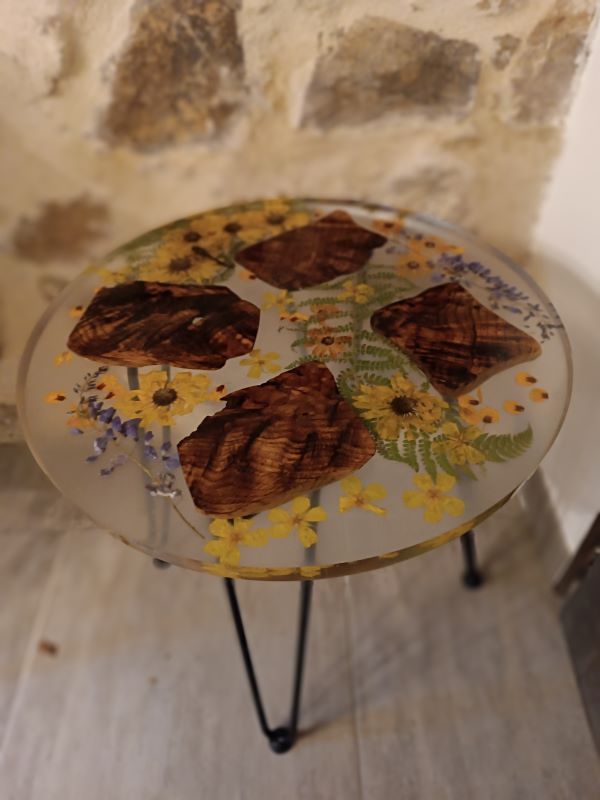 plateau résine époxy et fleurs naturelles